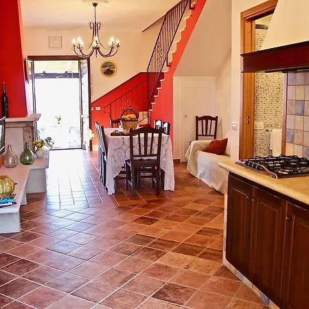 Il Giardino Delle Aloe 컨트리하우스 *