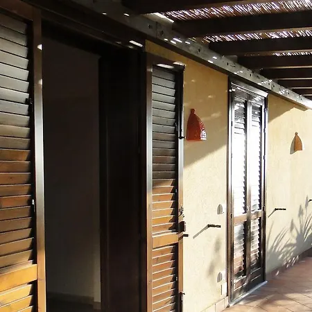 Il Giardino Delle Aloe 컨트리하우스 *