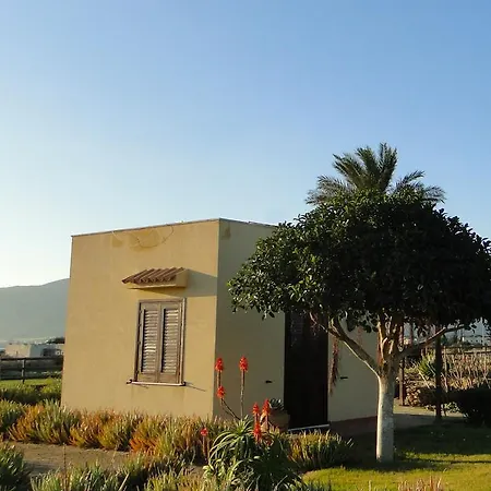 Il Giardino Delle Aloe 컨트리하우스 *