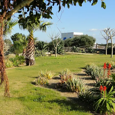 Il Giardino Delle Aloe 컨트리하우스 *