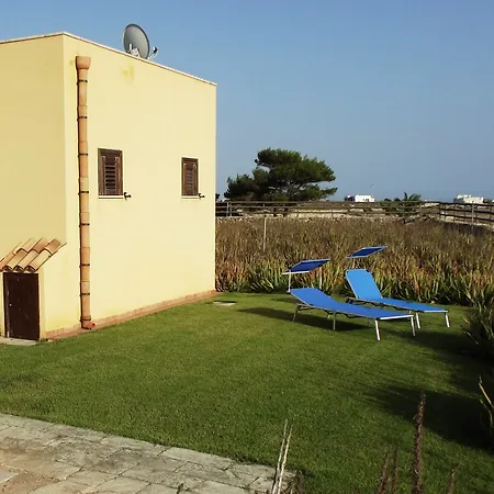 Il Giardino Delle Aloe 컨트리하우스 파뷔냐나도